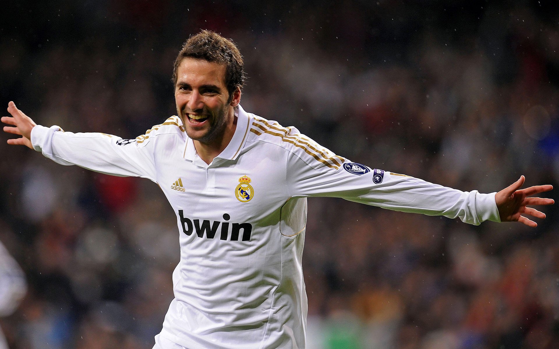 球员跨国婚礼成为话题，文化交流延伸至生活层面